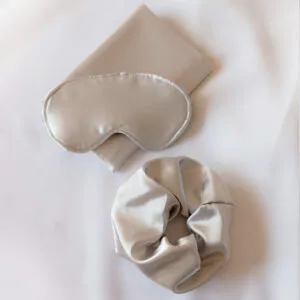 Combo Funda Premium + Antifaz + Scrunchie Grey Silver