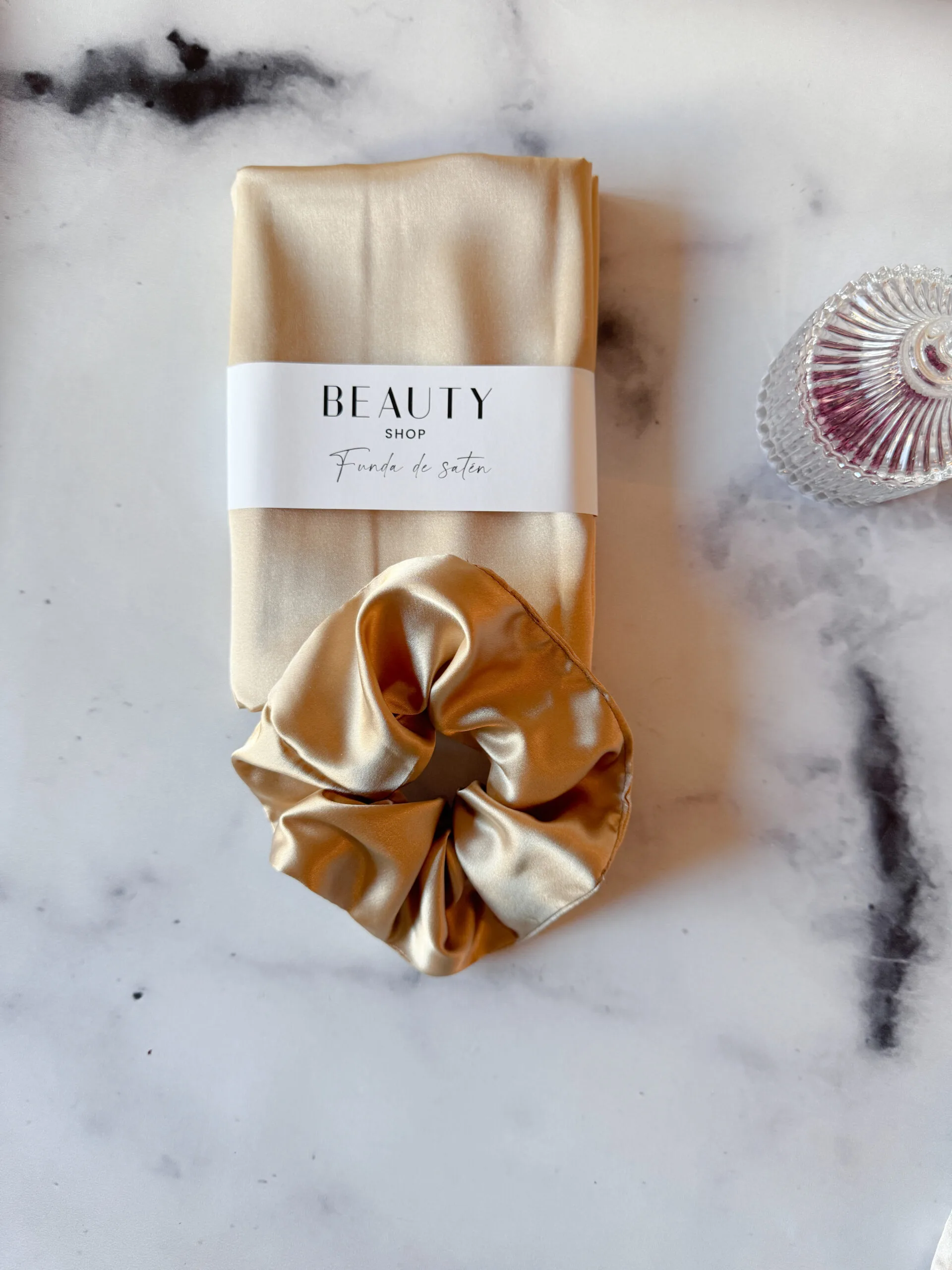 Combo Antifrizz Funda y Scrunchie Champagne - Imagen 2