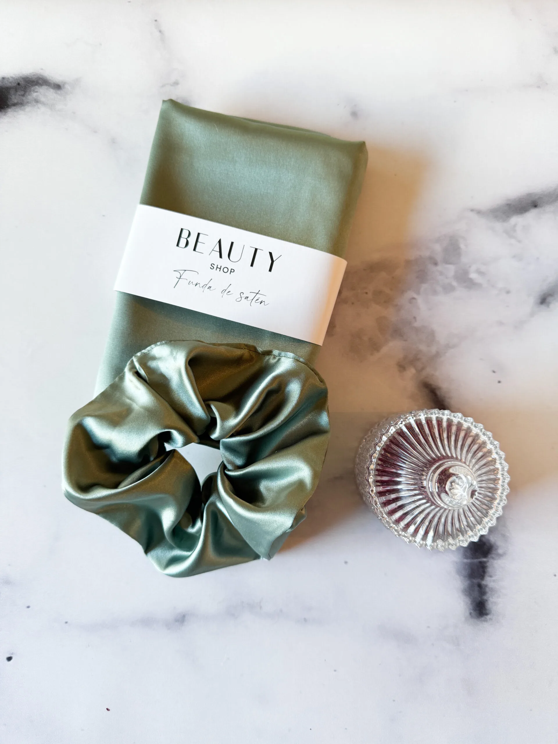 Combo Antifrizz Funda y Scrunchie Verde Oliva - Imagen 2